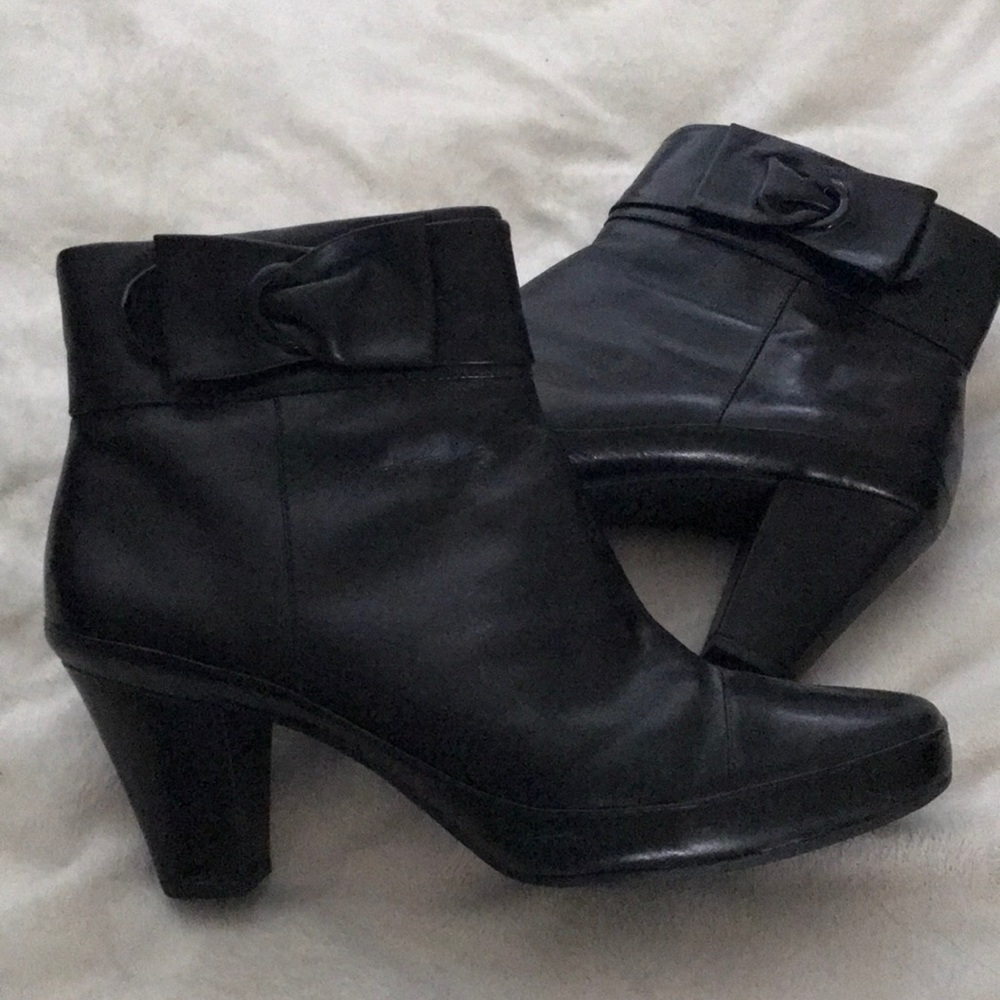 Cute ankle boots with bow!  Brand new!